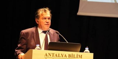 Düğünde rahatsızlanan Prof. Dr. İbrahim Dülger hayatını kaybetti