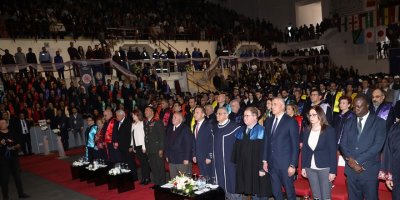 DAÜ 2018-2019 Akademik Yılı Güz Dönemi lisans ve önlisans mezunları, diplomalarını aldı