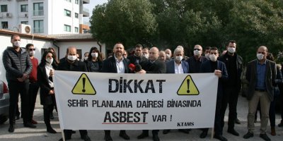 KTAMS şehir planlama dairesi önünde basın açıklaması yaparak sorunlara dikkat çekti