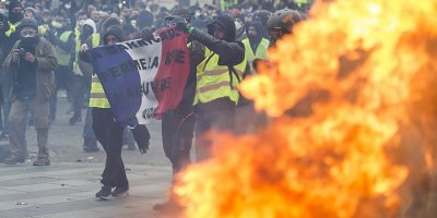Sarı yeleklilerin gösterilerindeki şiddet Paris'in dışına sıçradı