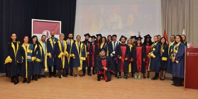 YDÜ İletişim Fakültesi Güz Dönemi Mezunları kep fırlattı