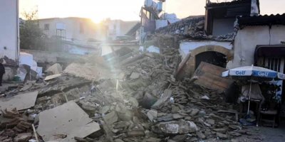 Bir bina çöktü, iki aile mağdur oldu