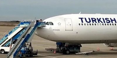 THY uçağının camı havadayken çatladı