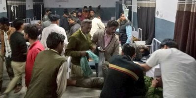 Hindistan'da kamyon düğün konvoyuna daldı.. 13 kişi öldü, 19 kişi yaralandı