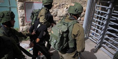 İsrail güçleri 22 Filistinliyi gözaltına aldı