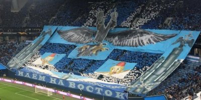 Ruslardan ilginç pankart