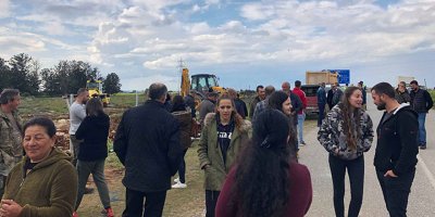 Dozer alana girdi köylü sokağa çıktı