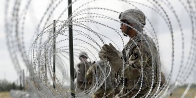 Meksika sınırına 2 bin 100 ilave asker sevk ediyor