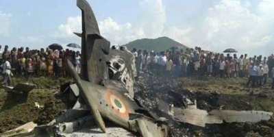 Hindistan Hava Kuvvetlerine ait savaş uçağı Cammu Keşmir'de düştü