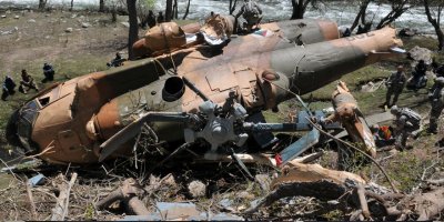 Bakanı taşıyan helikopter düştü!