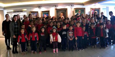 Türkmenköy İlkokulu öğrencileri “Dr. Fazıl Küçük ve Millî Mücadele” sergisini ziyaret etti