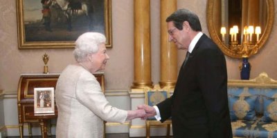 Anastasiadis Kraliçe 2.Elizabeth ile görüştü