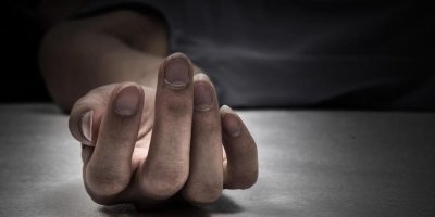 Otel odalarında ölü bulundular