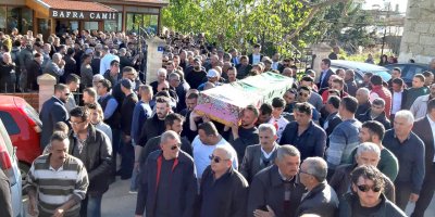 Gözyaşları içinde son yolculuklarına uğurlandılar