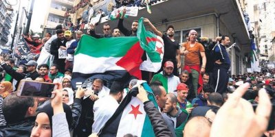 Protesto gösterileri okulları tatil ettirdi