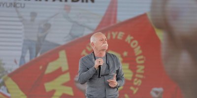 Komünistlerden coşkulu miting