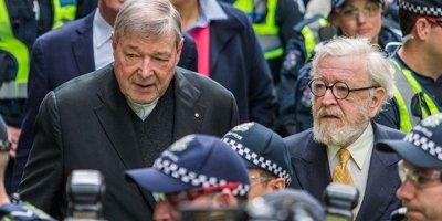 İki erkek çocuğa cinsel tacizden yargılanan Pell 6 yıl hapse mahkum edildi