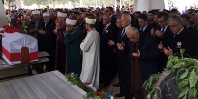 İrsen Küçük defnedildi