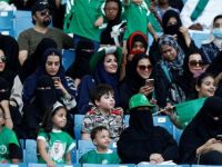 Suudi Arabistan'da kadınlara stadyuma giriş izni verildi