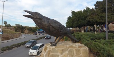 Gazimağusa’nın Sembolü Karga Heykeli’nin açılışı yapıldı