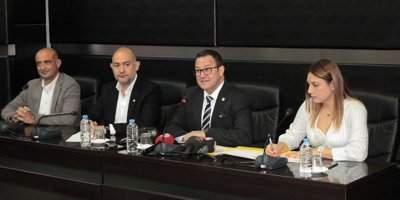 Deniz: “Hükümet sadece bizleri değil, kendini de zora sürüklüyor, bindiği dalı kesiyor”