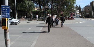 Görme engelliler için iki yere sesli sinyalizasyon