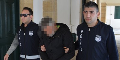 Kumar makinesine yumruk attı