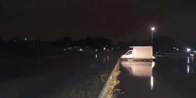 Hastane otoparkı sulara gömüldü