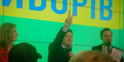 Ukrayna’daki seçimlerde komedyen Selenski önde gidiyor