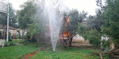SON DAKİKA: Taşkınköy'de ev yangını!
