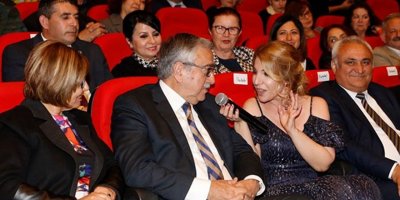 Akıncı, yardım konserine katıldı