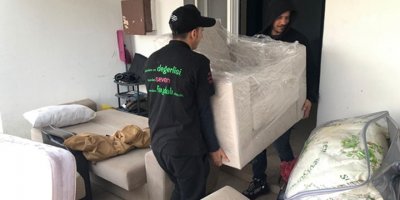 İyilik gönüllüleri sel mağduru ailelere eşya yardımı yaptı