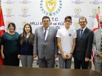 Berova IGCSE sınavında dünya birincisi olan Paylaş Ulual ve Olgun Paşalar’ı kabul etti