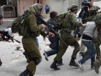 İsrail Askerleri 2 Filistinliyi vurarak yaraladı