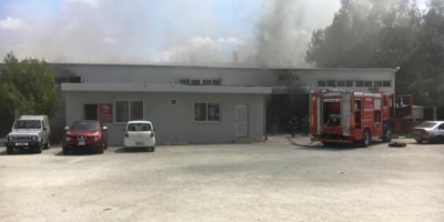 Hamitköy'deki Nissan bayiinde yangın