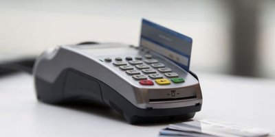 Akaryakıt istasyonunda, aracın tavanında unutulan ve geziye çıkan Pos Cihazı aranıyor