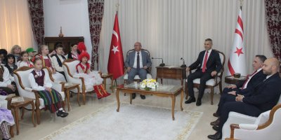 Meclis koltukları çocuklara emanet