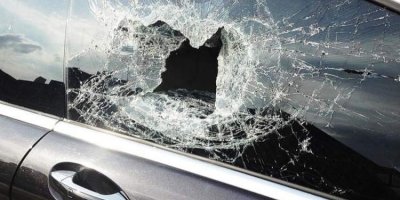 Arabaya demir profille vurdular!