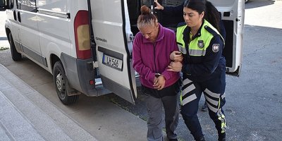 Polis avlusuna uyuşturucu attı