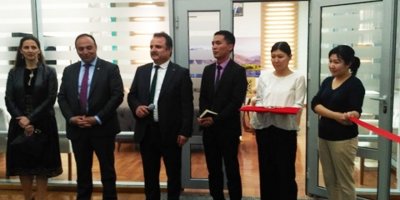 Kırgızistan'da Ebru sanatı tanıtıldı