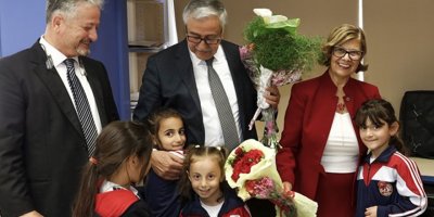 “Haklarımı biliyorum” isimli kitabın dağıtımına 23 Nisan ilkokulu’ndan başlandı