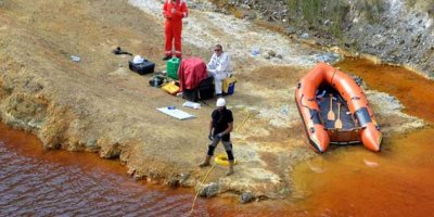 Öldürüp valize koydu, gölete attı