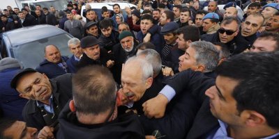 Türkiye’de linç kültürü: “Yumruk atan eller öpülüyor”