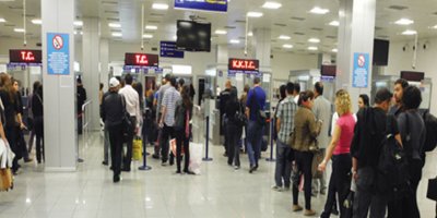 Sahte pasaportla ülkeden çıkış yapmaya çalışan kişi tutuklandı