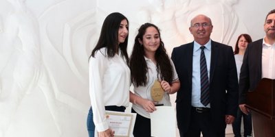 “Genç bakış açısıyla basın özgürlüğü” kompozisyon yarışmasında dereceye girenlere ödülleri verildi