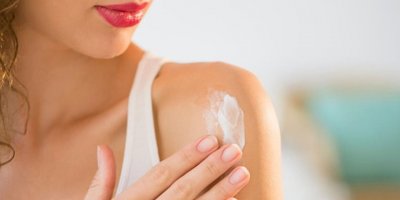 Güneş kremindeki kimyasallar 'Kana karışıyor'