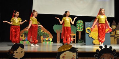 Doğu Akdeniz Doğa ilkokulu farklı dillerde müsamere gösterisi gerçekleşti