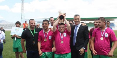 Özel Atletizm oyunlarının kupa ve kapanış seremonisi gerçekleştirildi