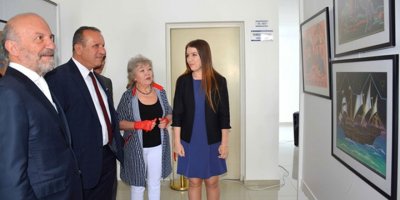 Kazak sanatçının resim sergisi YDÜ’de açıldı