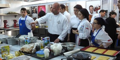 DAÜ dünyaca ünlü pasta şefini ağırladı
